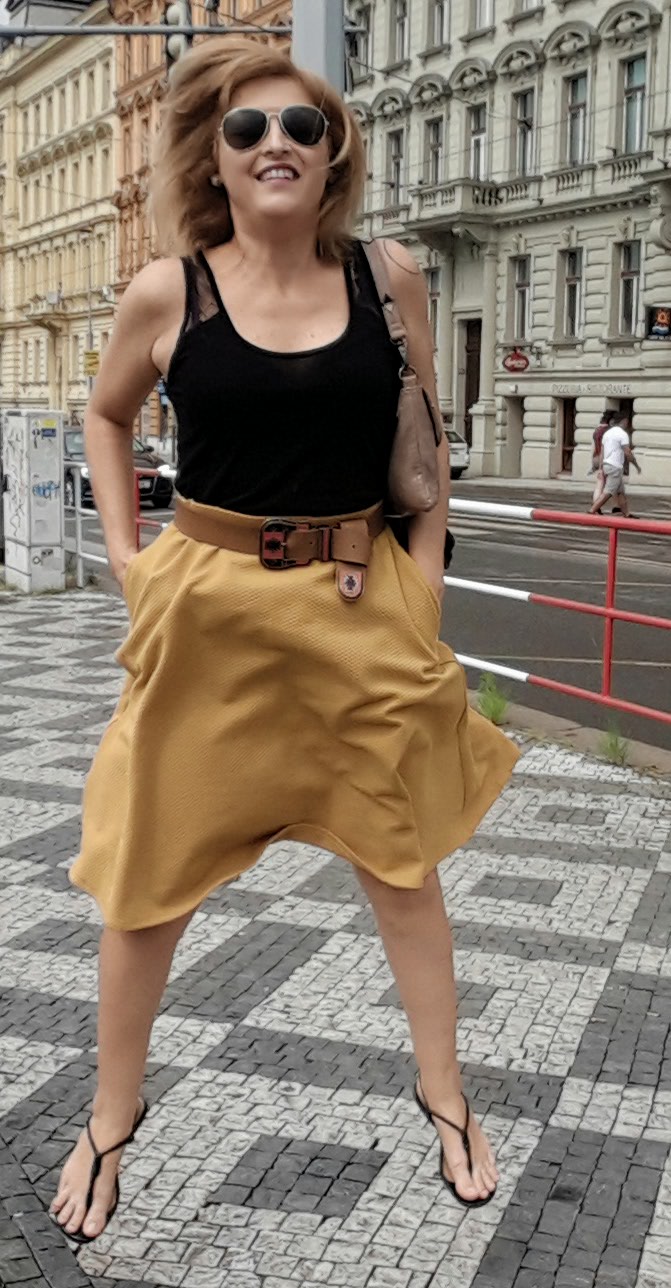 Fernanda Prats - streetstyle in Prague @pratserie