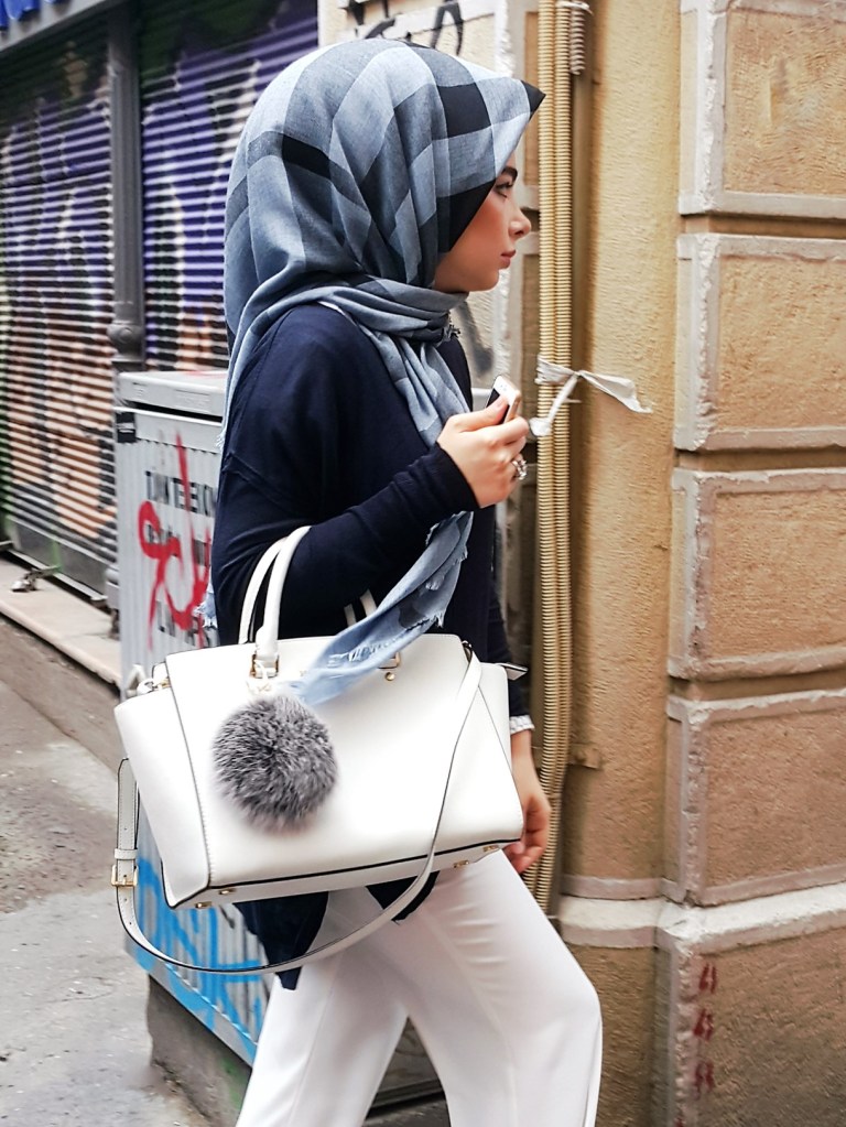 Hijab style - it bag - accessories (Istambul @pratserie)