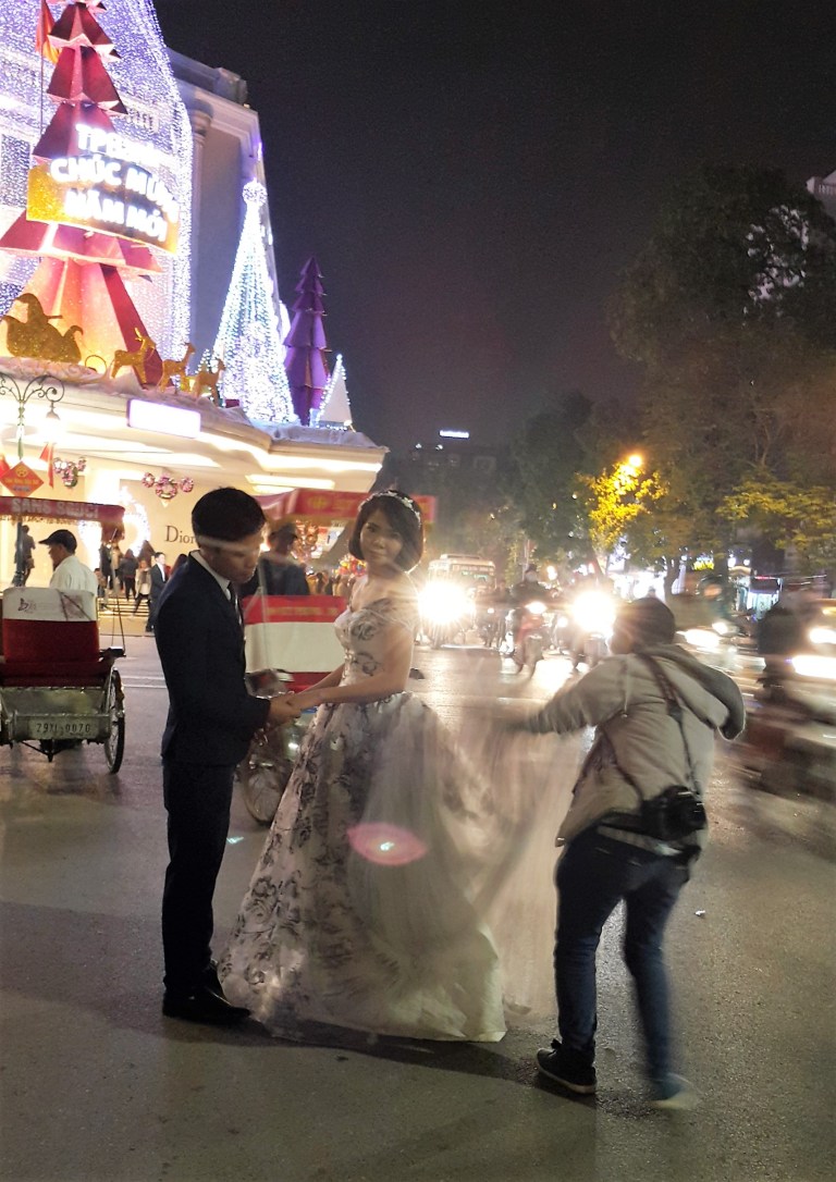 Ensaio fotográfico pré-casamento nas ruas de Hanói