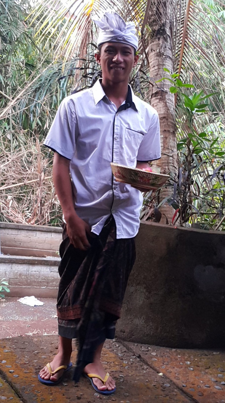 Curiosidades Bali traje típico masculino @pratserie