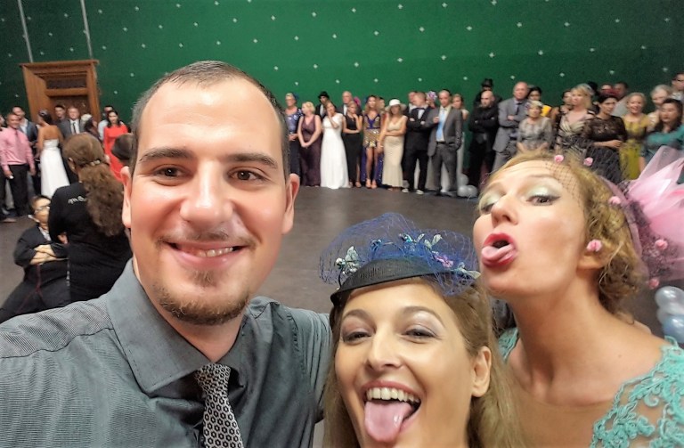 background_actors_having_fun_on_the_set_by_pratserie