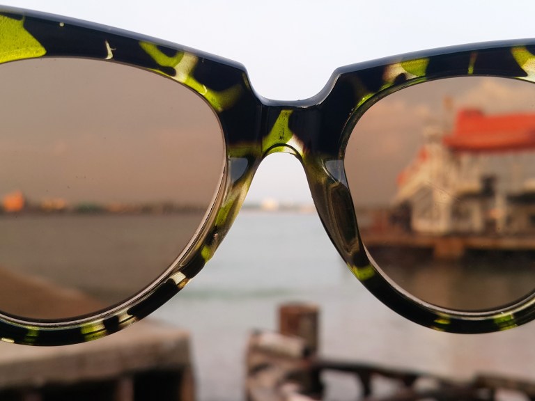 beach_view_sunglasses_by_Fernanda_Prats