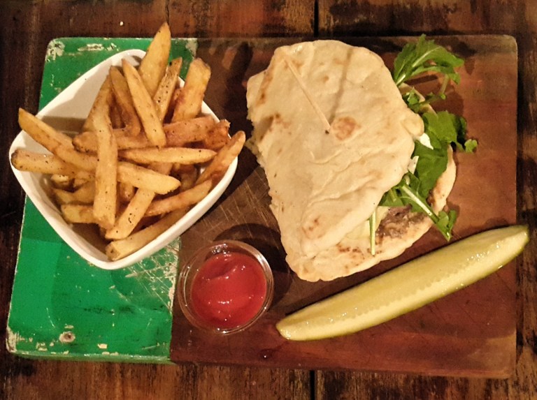 Delivery_ Rustic Burger _Fernanda_Prats.jpg