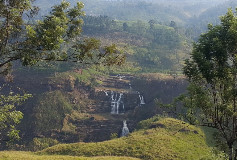 na_estrada_cachoeira_po_Fernanda_Prats