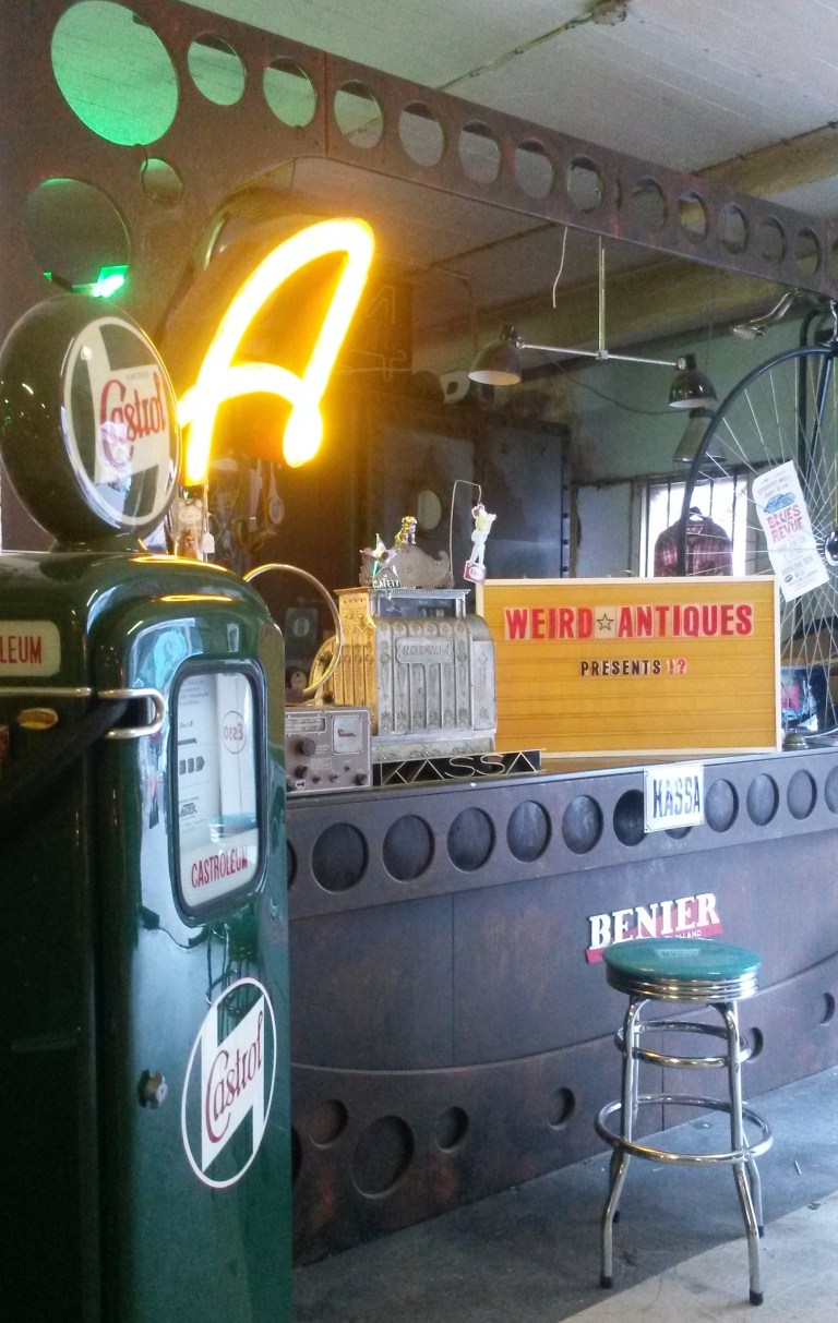 Vintage bar at Weird Antiques shop in Helsinki @pratserie