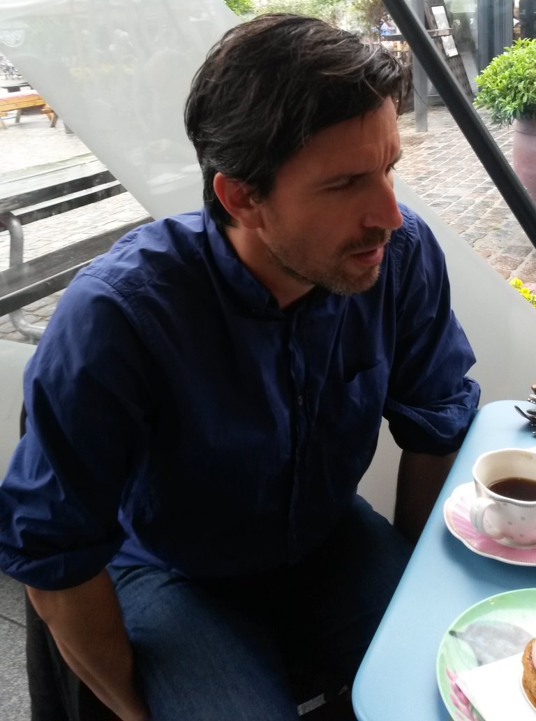 Handsome guy at a cafe - Copenhagen @pratserie