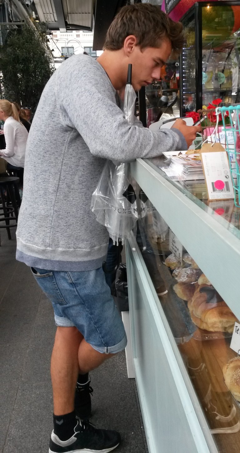 Cool guy at a cafe - Copenhagen @pratserie