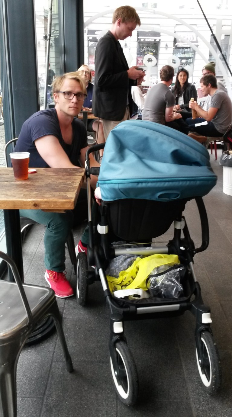 Father and baby at a restaurant- Copenhagen @pratserie