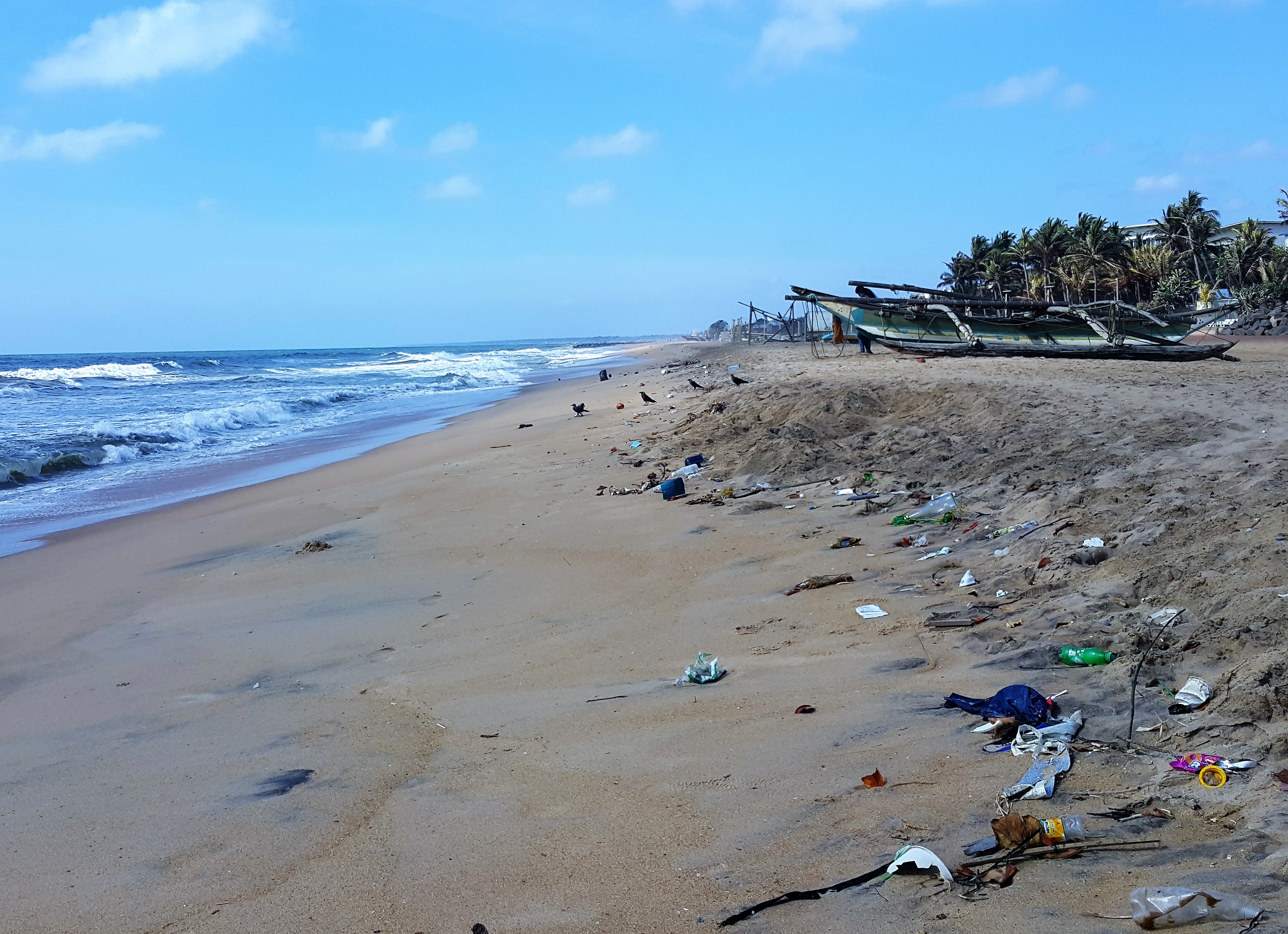 Lixo jogado na praia