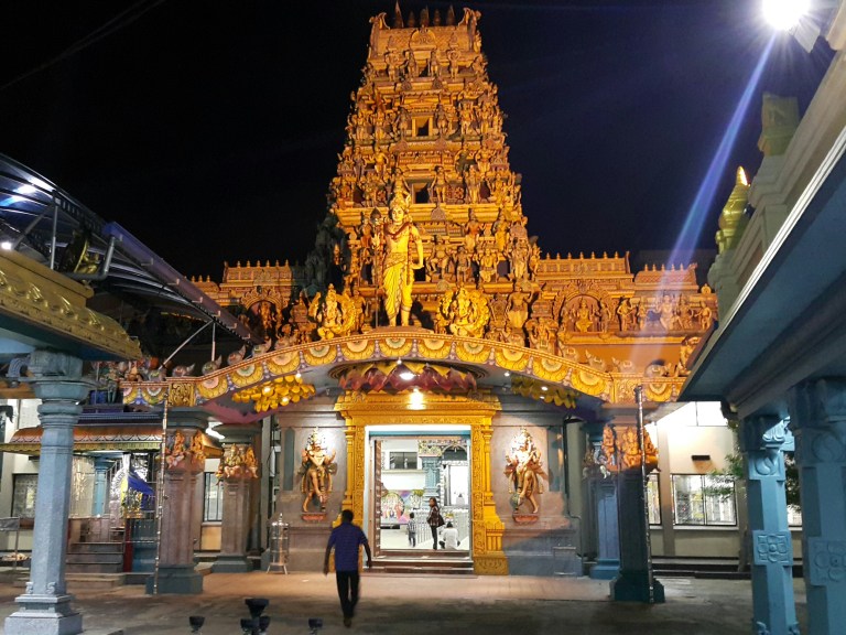 Templo hinduísta à noite