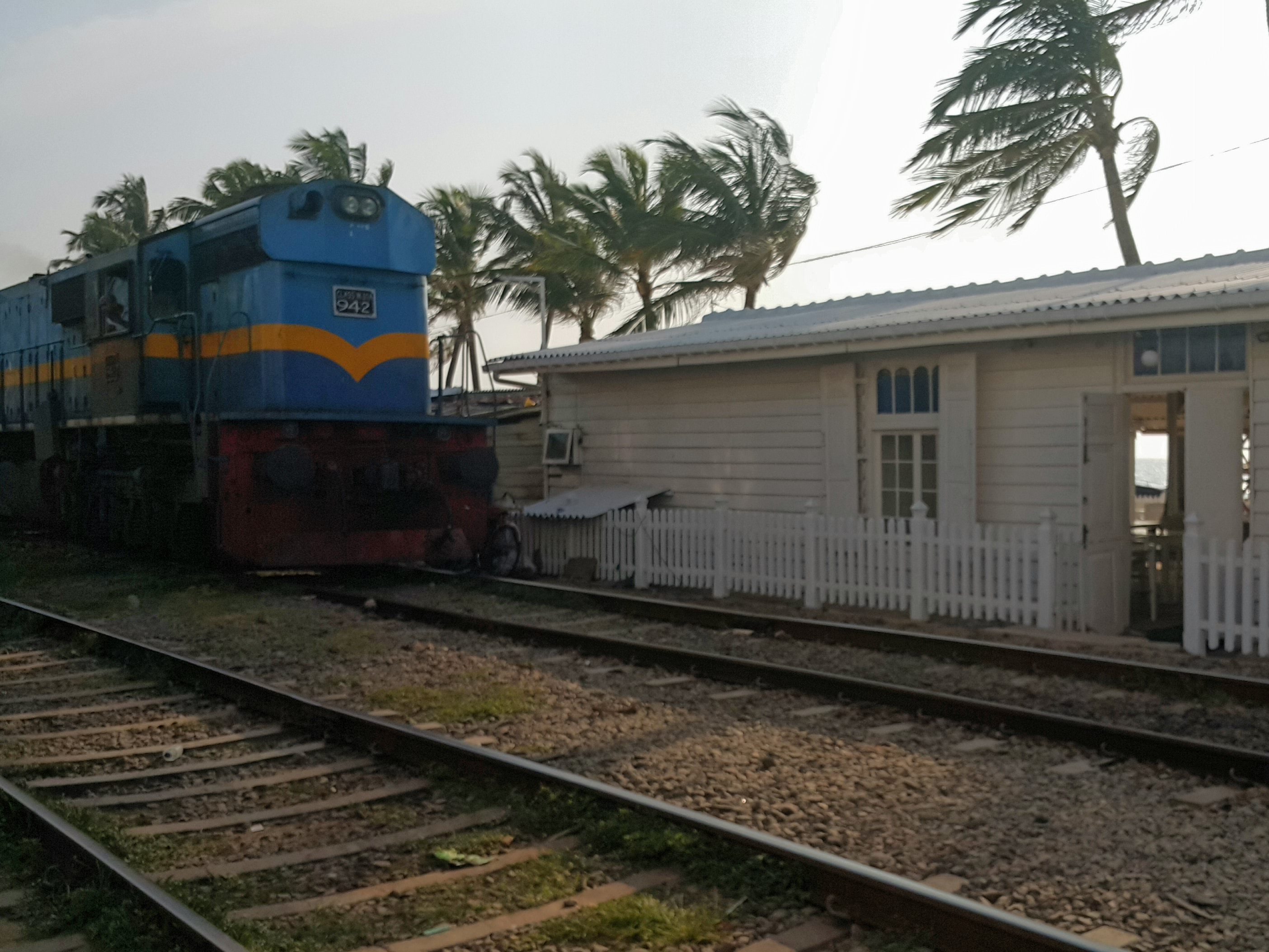 Trem na orla do Sri Lanka