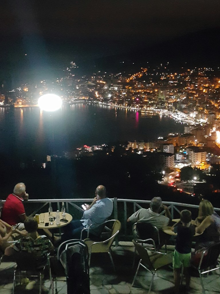 Vista noturna - Saranda @pratserie