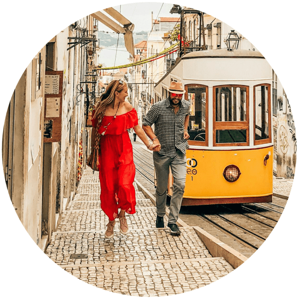 The travel couple from @HappyNomadSouls in Portugal