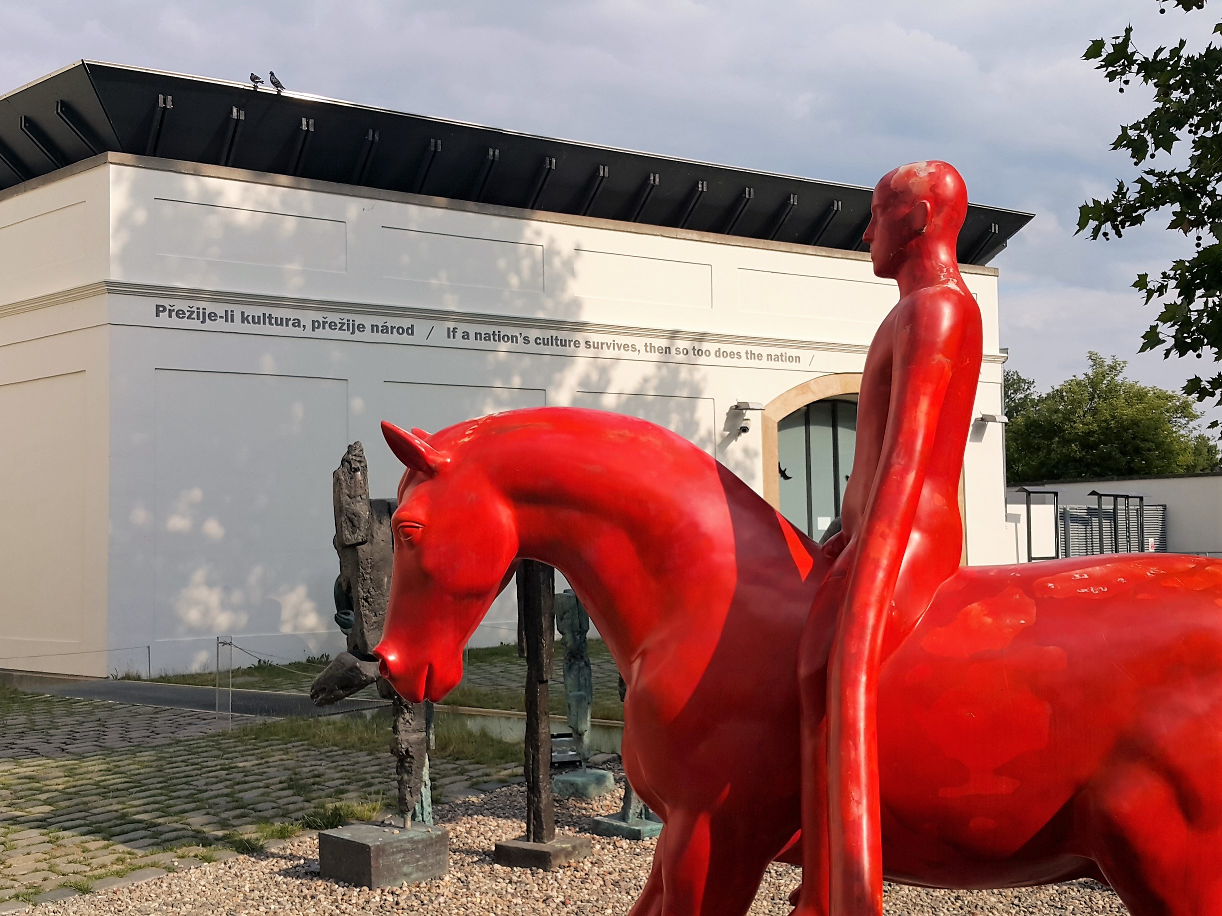 Kampa Museum outside @pratserie
