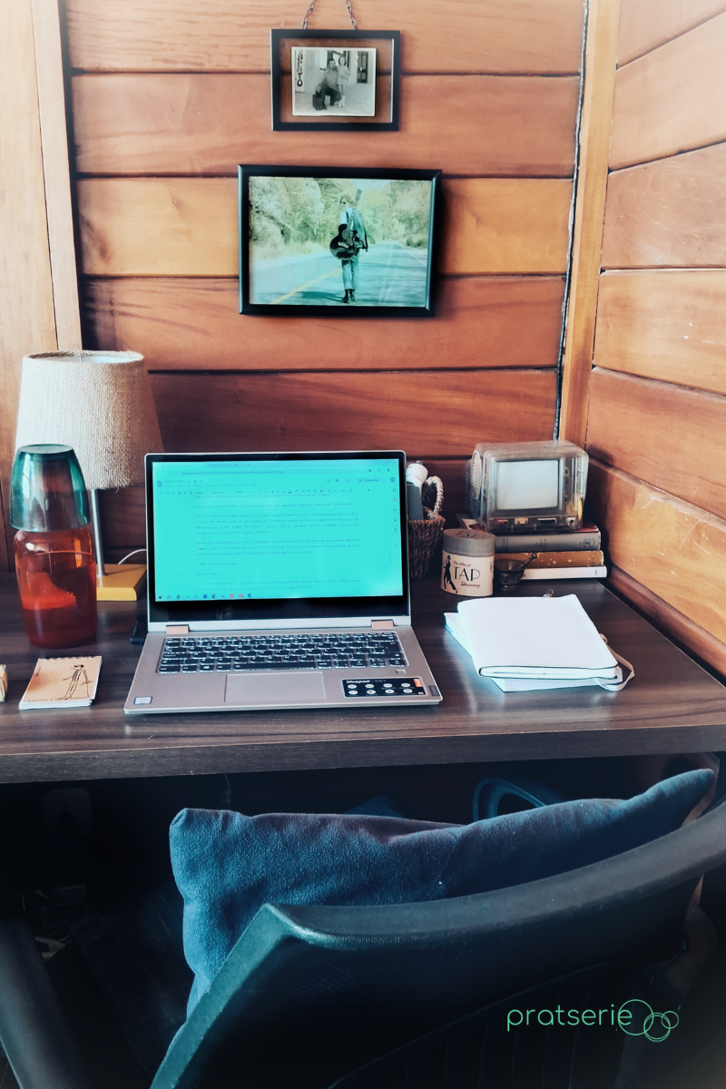 Cantinho de trabalho em home-office @pratserie